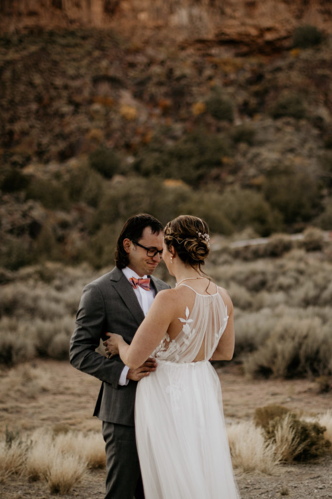first look at Taos New Mexico elopement